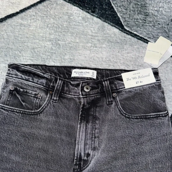 Abercrombie & Fitch Black Straight-Leg Jeans Versatile Style - Picture 3 of 4